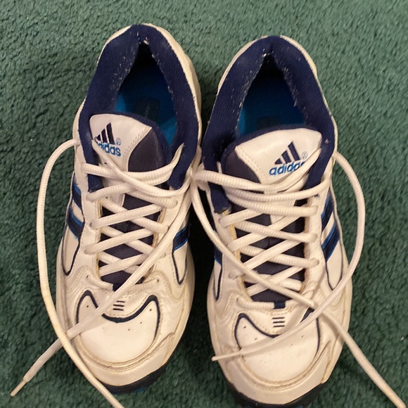 ADIDAS LADIES WHITE LEATHER TENNIS SHOES VGUC SIZE 81/2 TRIMMED IN NAVY BLUE - Picture 2 of 8